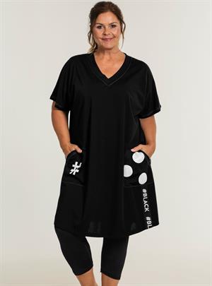 Gozzip Black - Gabriela Tunika i Sort med Hvide Detaljer